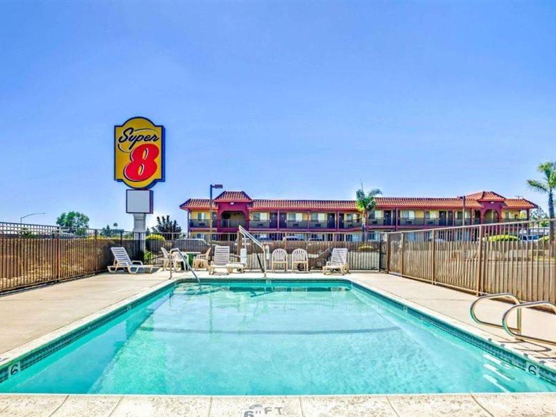 Super 8 By Wyndham Upland Ontario Ca Hotel Buitenkant foto