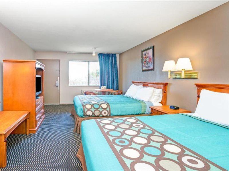 Super 8 By Wyndham Upland Ontario Ca Hotel Buitenkant foto