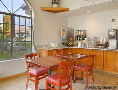 Super 8 By Wyndham Upland Ontario Ca Hotel Restaurant foto