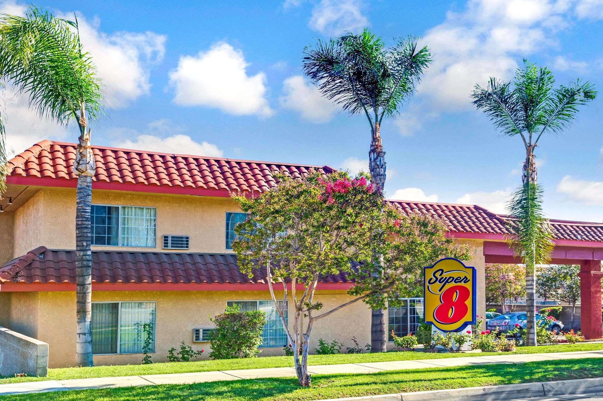 Super 8 By Wyndham Upland Ontario Ca Hotel Buitenkant foto