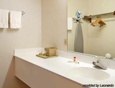 Super 8 By Wyndham Upland Ontario Ca Hotel Buitenkant foto